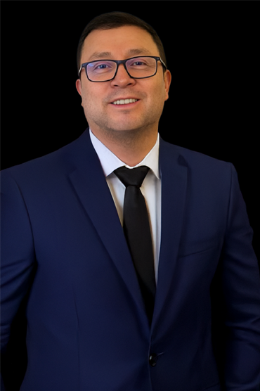 Dr. Stalin Raza, abogado y socio fundador de Raza & Asociados, estudio jurídico en Quito, Ecuador.